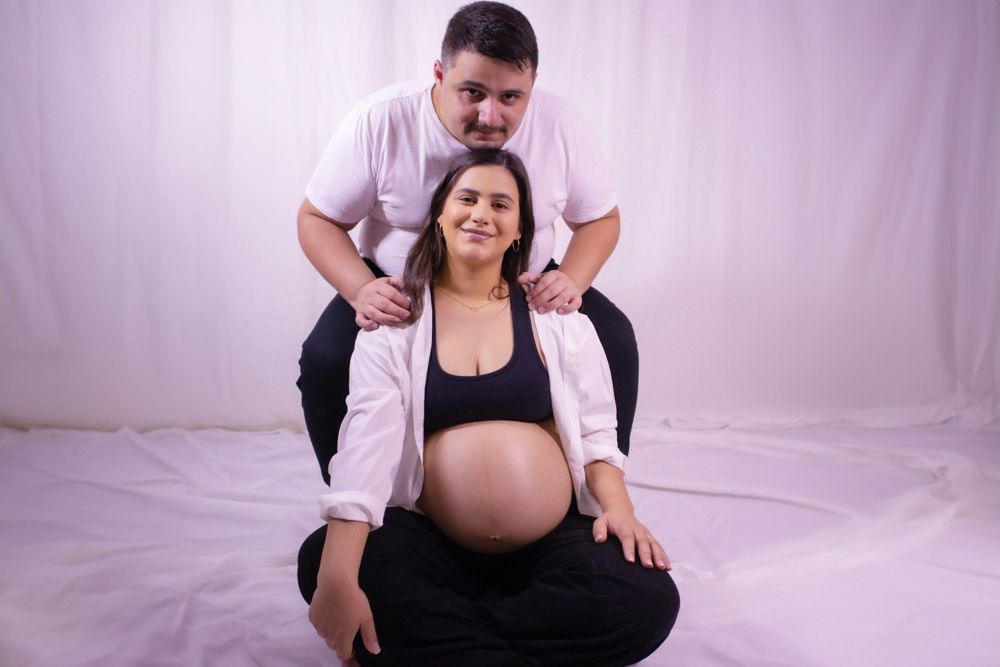 Foto editada de casal em ensaio gestante