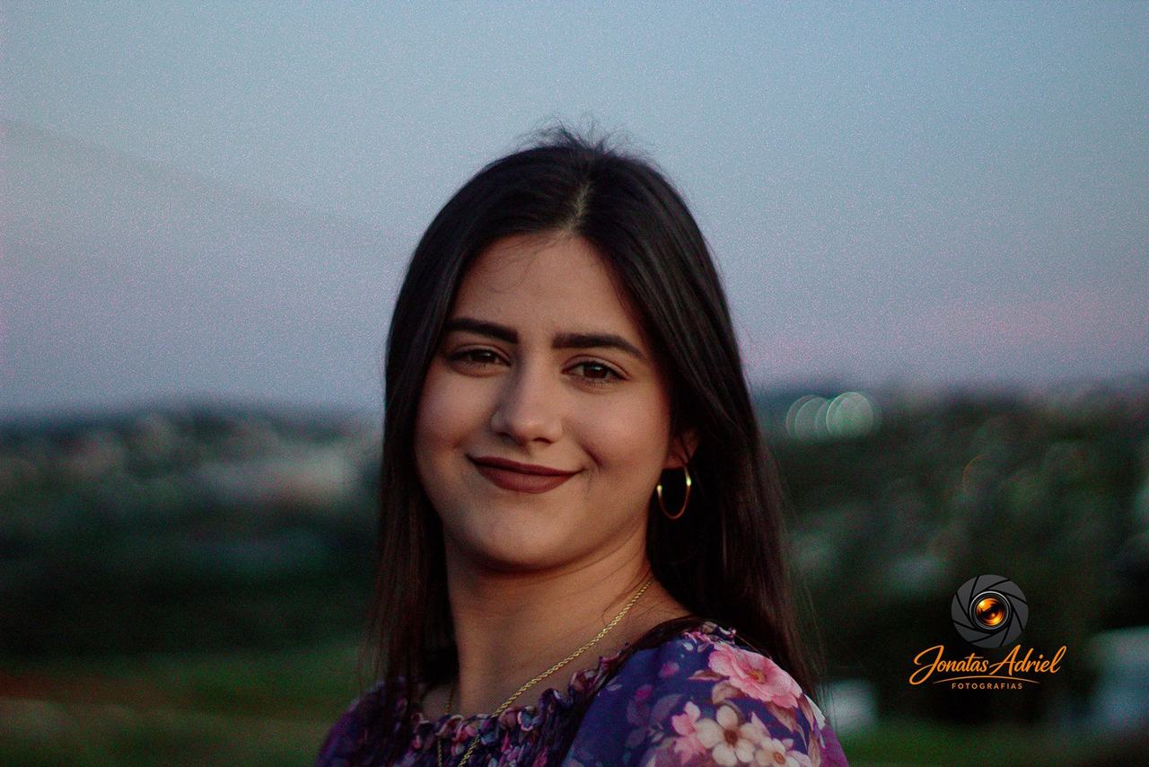Retrato feminino ao entardecer