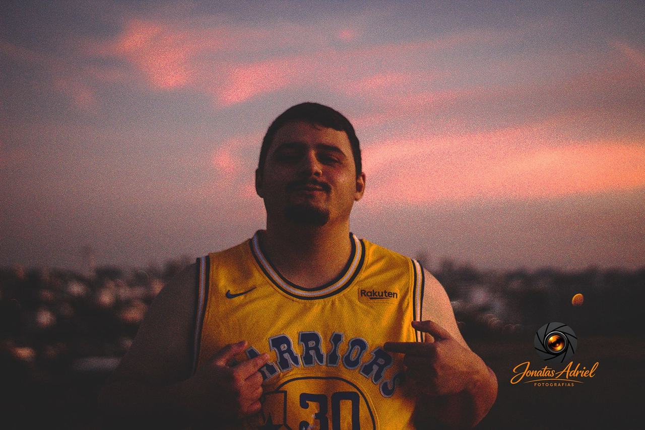 Retrato masculino ao entardecer